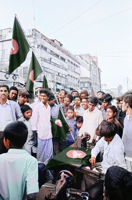 তৈরি  হচ্ছে স্বাধীন বাংলাদেশের প্রথম  জাতীয় পতাকা